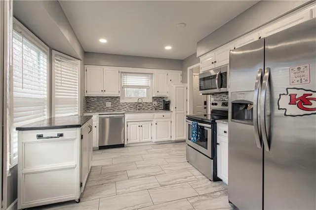 $295,000 | 2021 Northwest 8 Street, Blue Springs, MO 64015