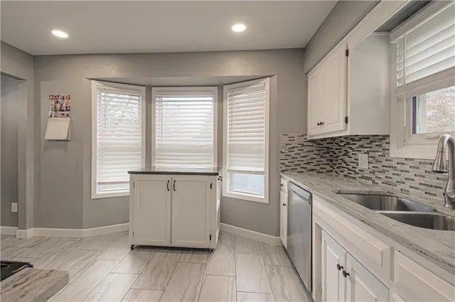 $295,000 | 2021 Northwest 8 Street, Blue Springs, MO 64015