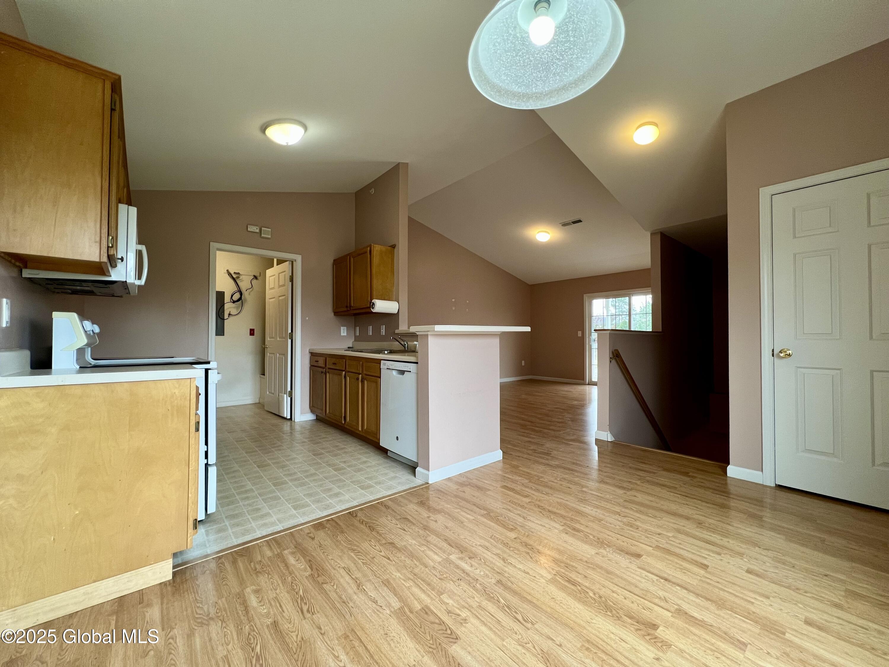 607 Cedar Run Rensselaer, NY 12144 - Photo 5 of 19 IMG_8825