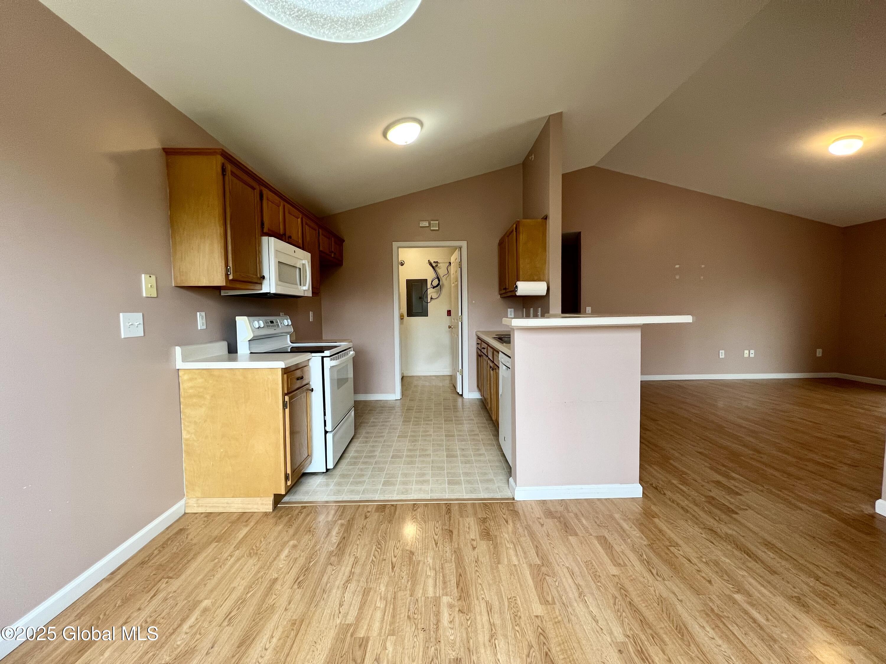 607 Cedar Run Rensselaer, NY 12144 - Photo 6 of 19 IMG_8827