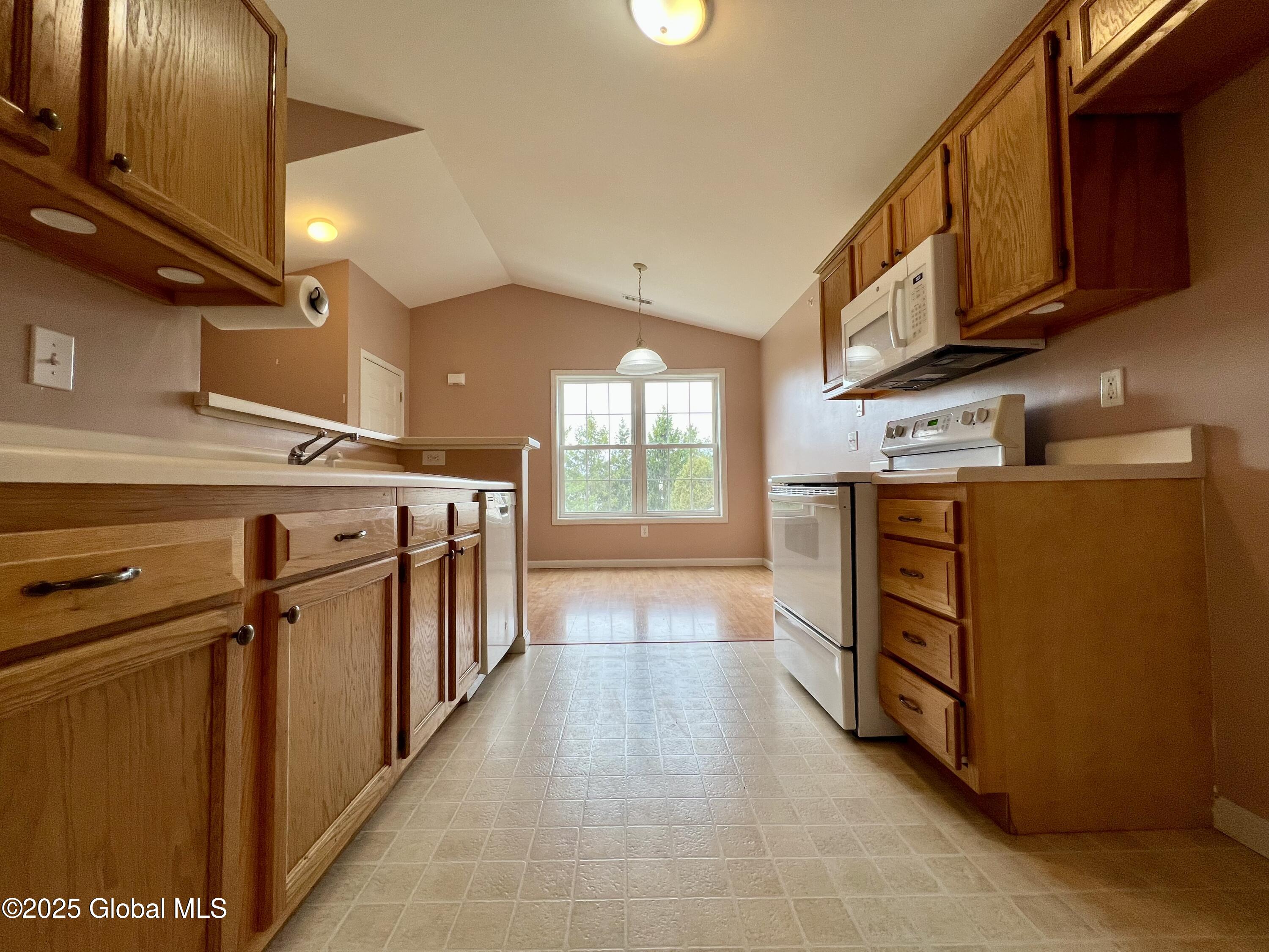 607 Cedar Run Rensselaer, NY 12144 - Photo 8 of 19 IMG_8830