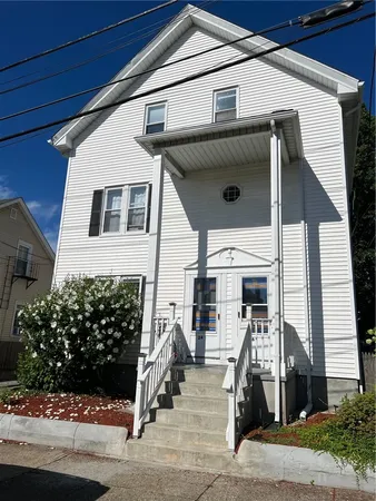 $1,950 | 26 Norris Avenue, Unit 2, Pawtucket, RI 02861
