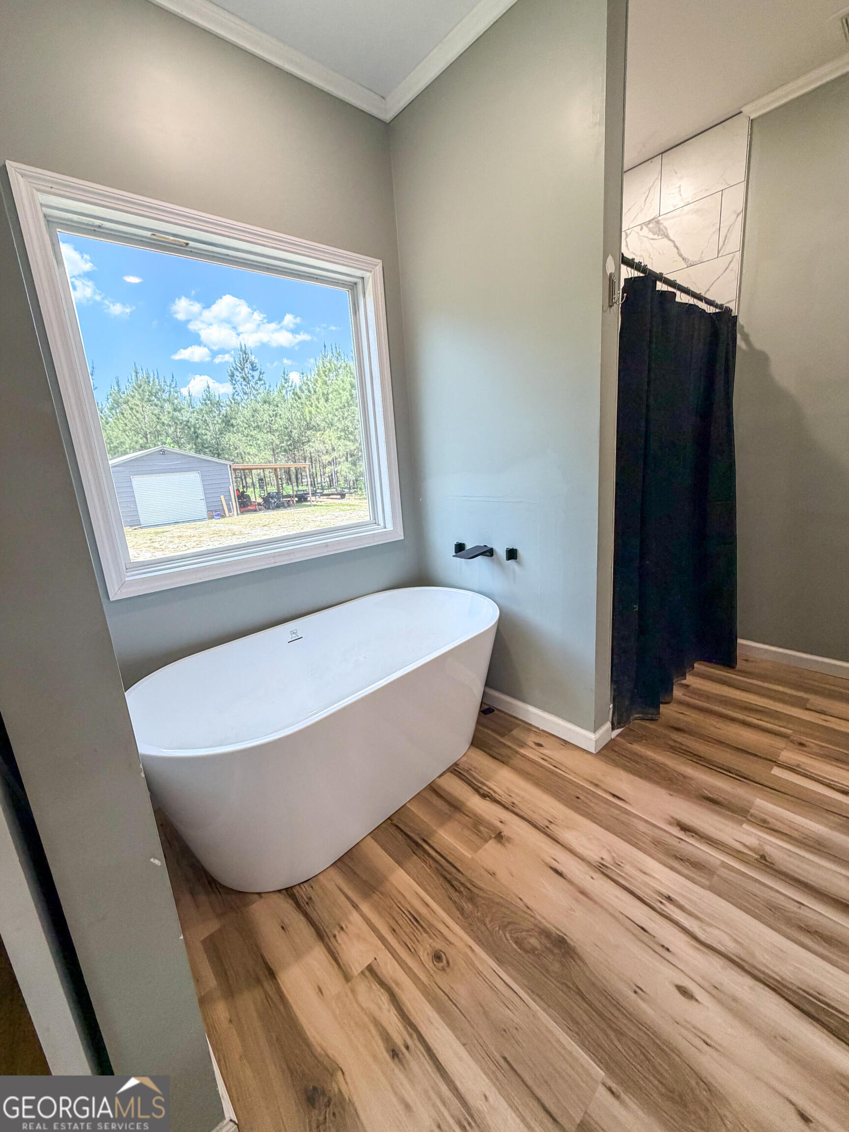 210 St Galilee Road Swainsboro, GA 30401 - Photo 11 of 18 a bathroom with a bathtub and a window