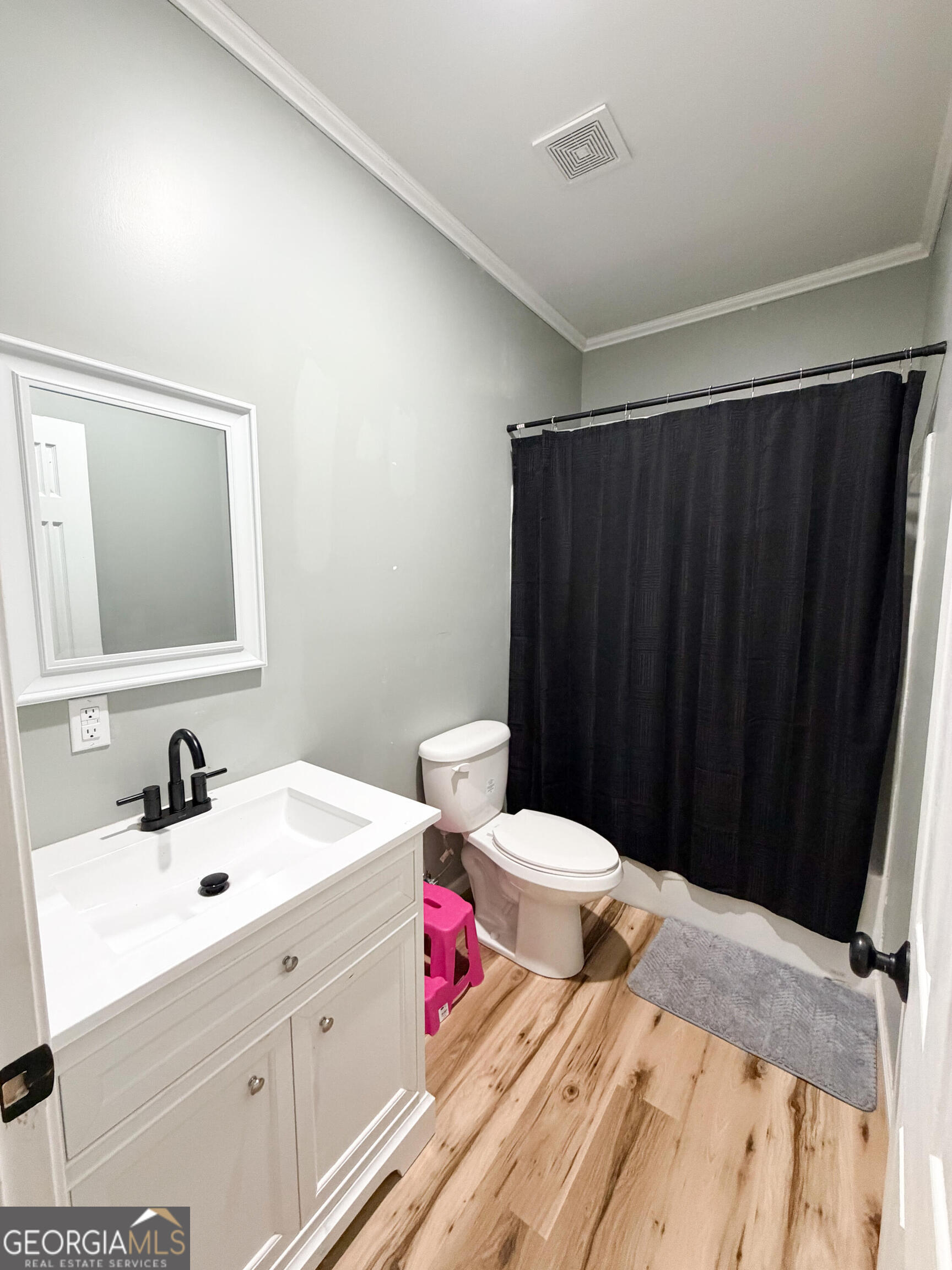 210 St Galilee Road Swainsboro, GA 30401 - Photo 14 of 18 a bathroom with a sink and a mirror