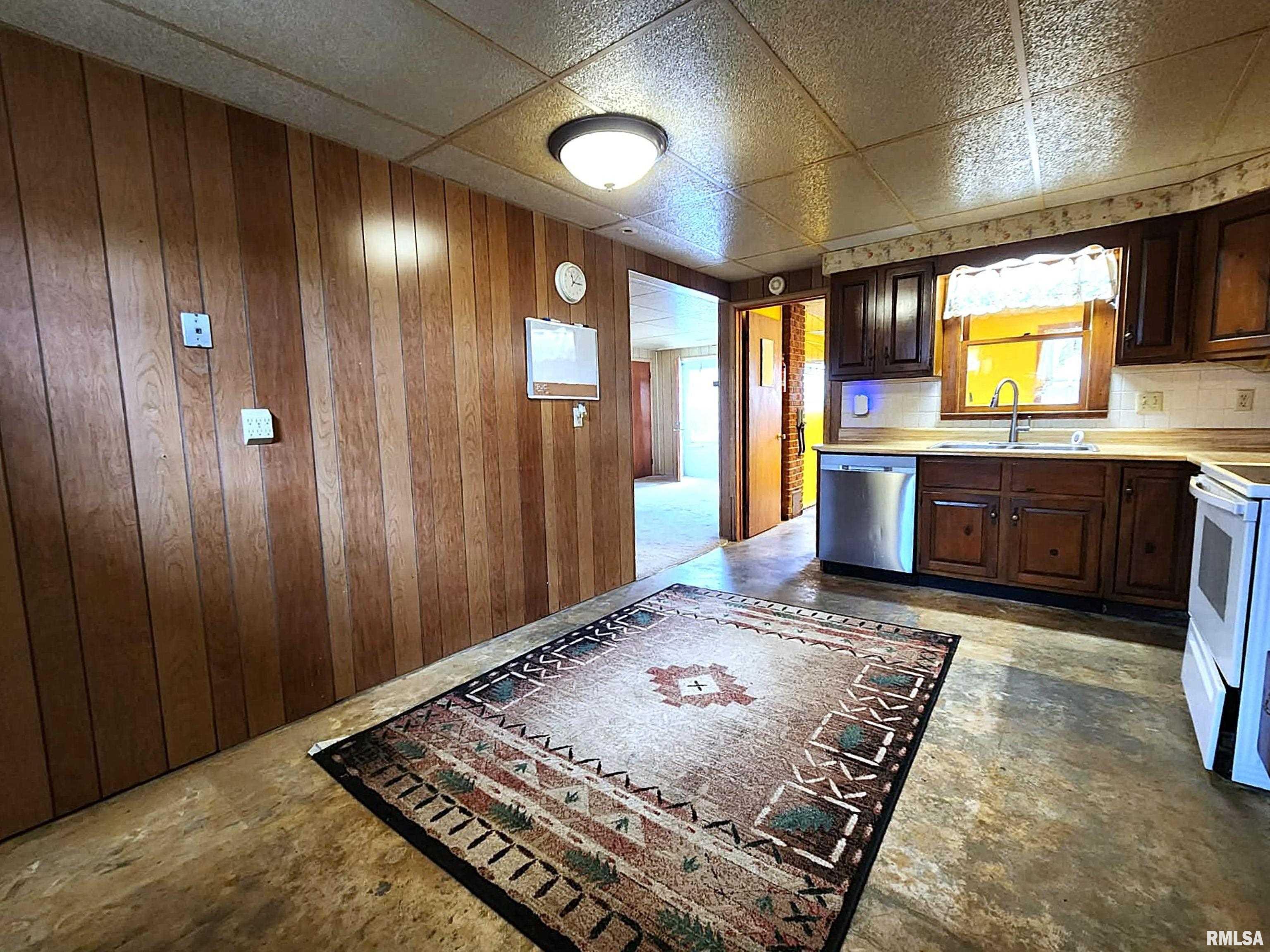 1767 North 400th Avenue Payson, IL 62360 - Photo 5 of 28