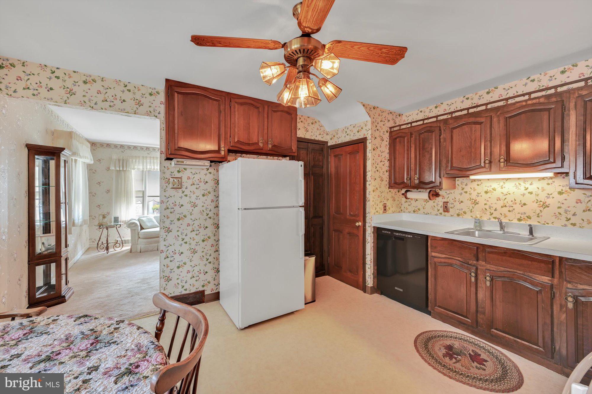 525 Harding Avenue Shillington, PA 19607 - Photo 8 of 27
