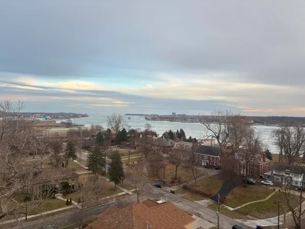$130,000 | 8900 East Jefferson Avenue, Unit 1021, Detroit, MI 48214