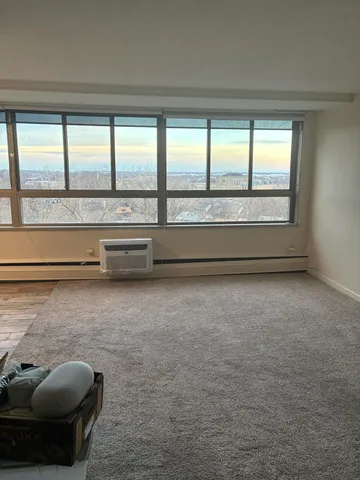 $150,000 | 8900 East Jefferson Avenue, Unit 1021, Detroit, MI 48214