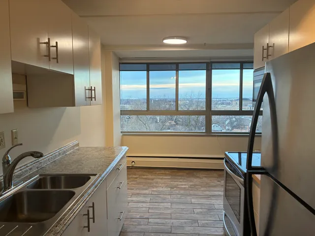 $150,000 | 8900 East Jefferson Avenue, Unit 1021, Detroit, MI 48214