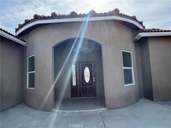 a view of a house with entryway