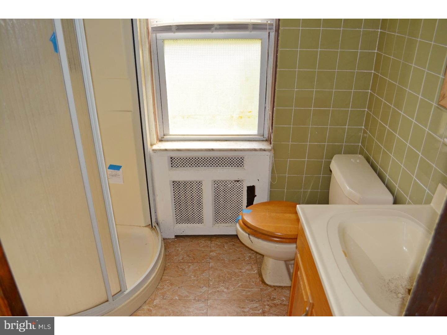529 South Forklanding Road Maple Shade, NJ 08052 - Photo 6 of 16 Bathroom