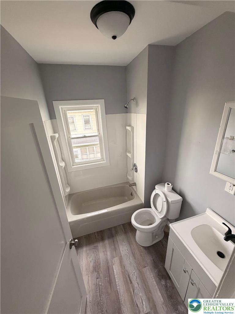 1523 Butler Street Easton, PA 18042 - Photo 12 of 17 2nd Floor Bathroom