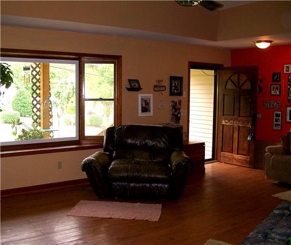 219 Timberlake Drive Springfield, TN 37172 - Photo 2 of 19 Living room