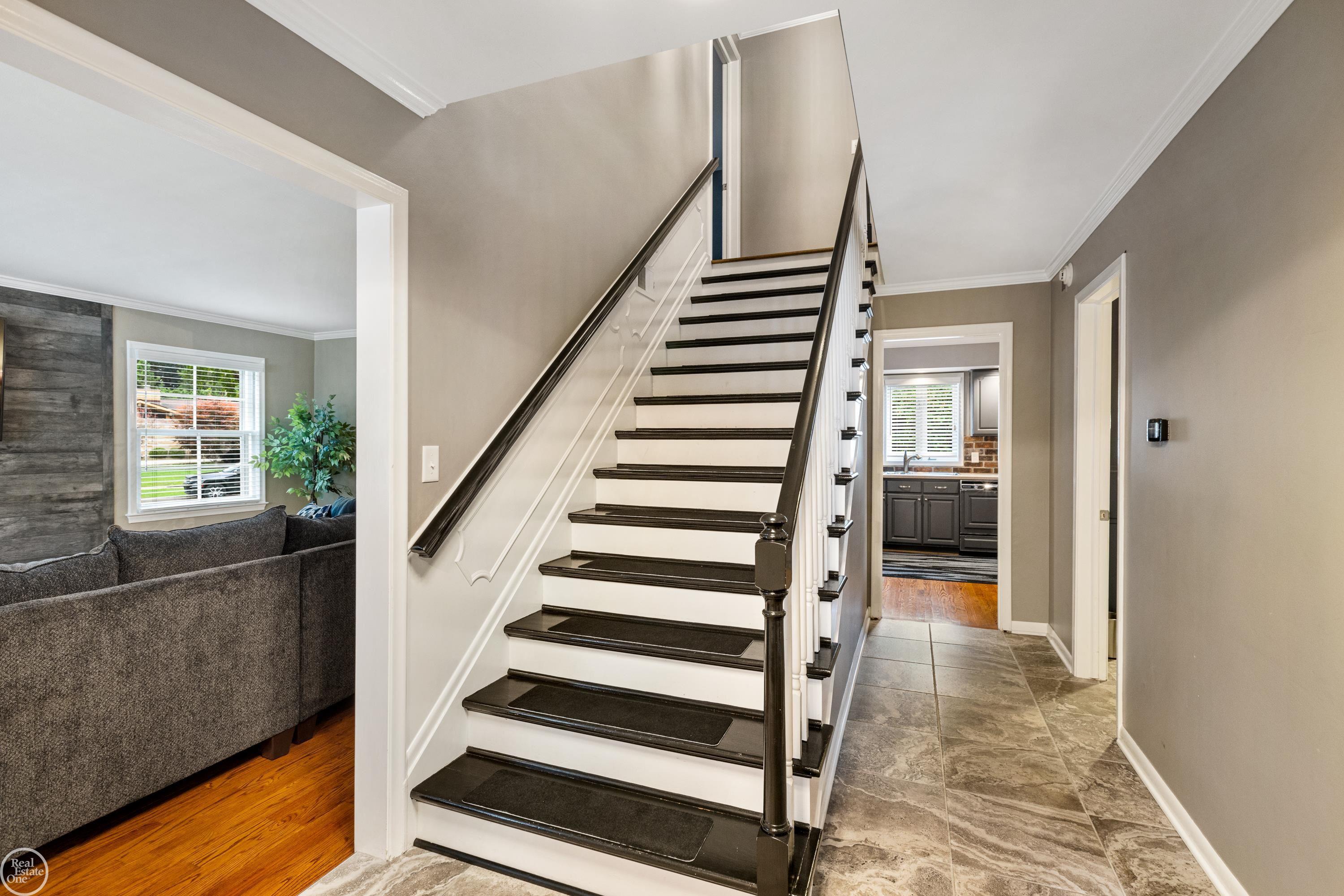 869 Lake Shore Road Grosse Pointe, MI 48236 - Photo 25 of 49 50123696-24.JPG