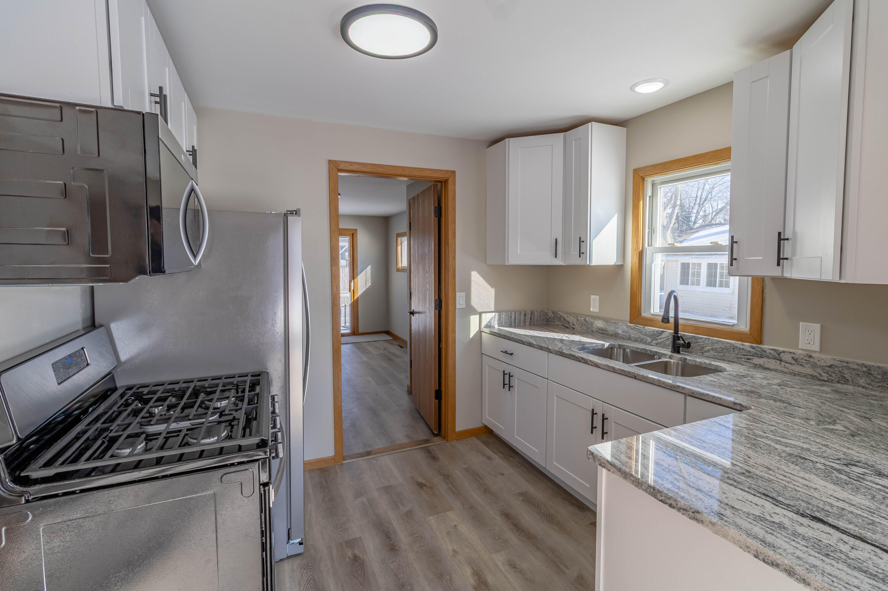 W1060 Golden Glow Road Bloomfield, WI 53128 - Photo 3 of 8 kithcen