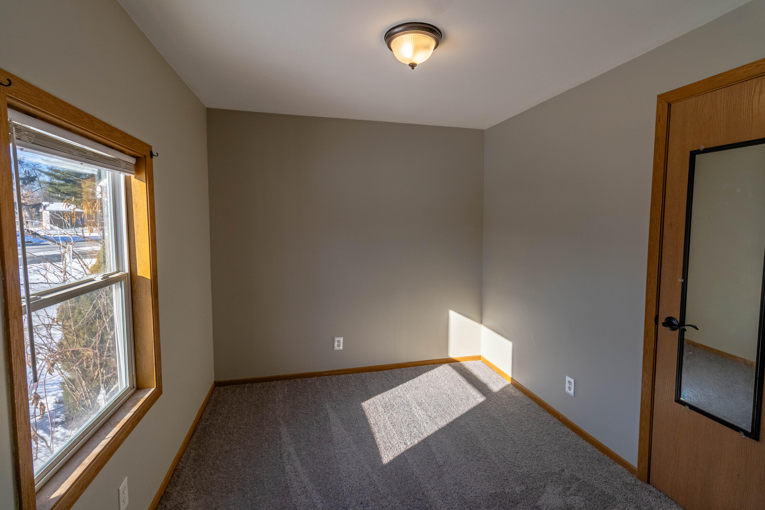 W1060 Golden Glow Road Bloomfield, WI 53128 - Photo 4 of 8 bed 1