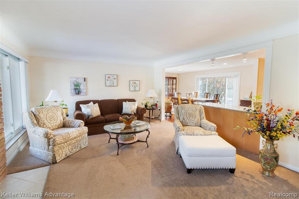 36221 West Lyman Road Farmington Hills, MI 48331 - Photo 5 of 32