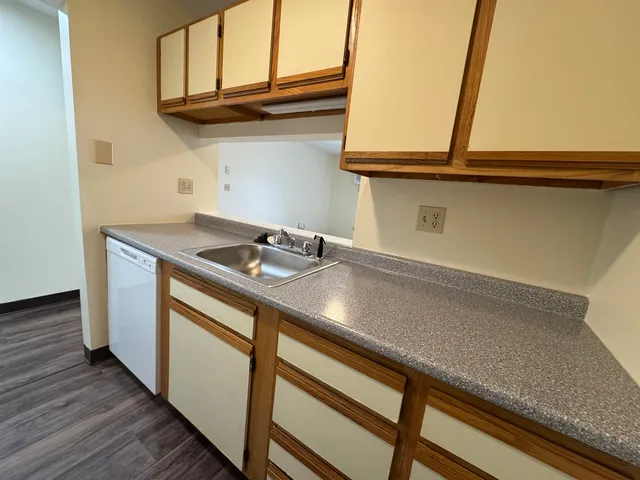 $1,628 | 155 Eastern Avenue, Unit 304, Manchester, NH 03104