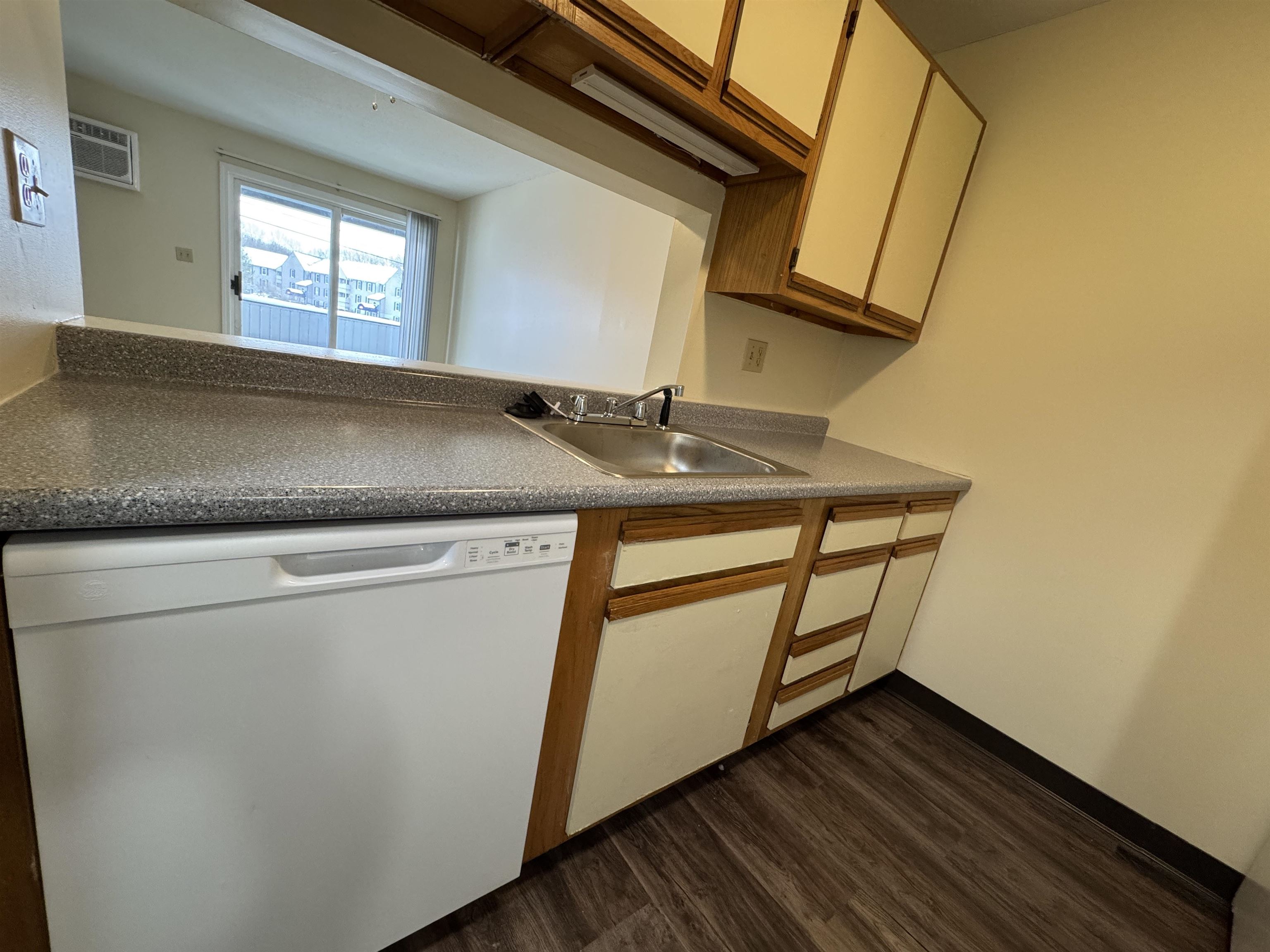 155 Eastern Avenue, Unit 304 Manchester, NH 03104 - Photo 15 of 51