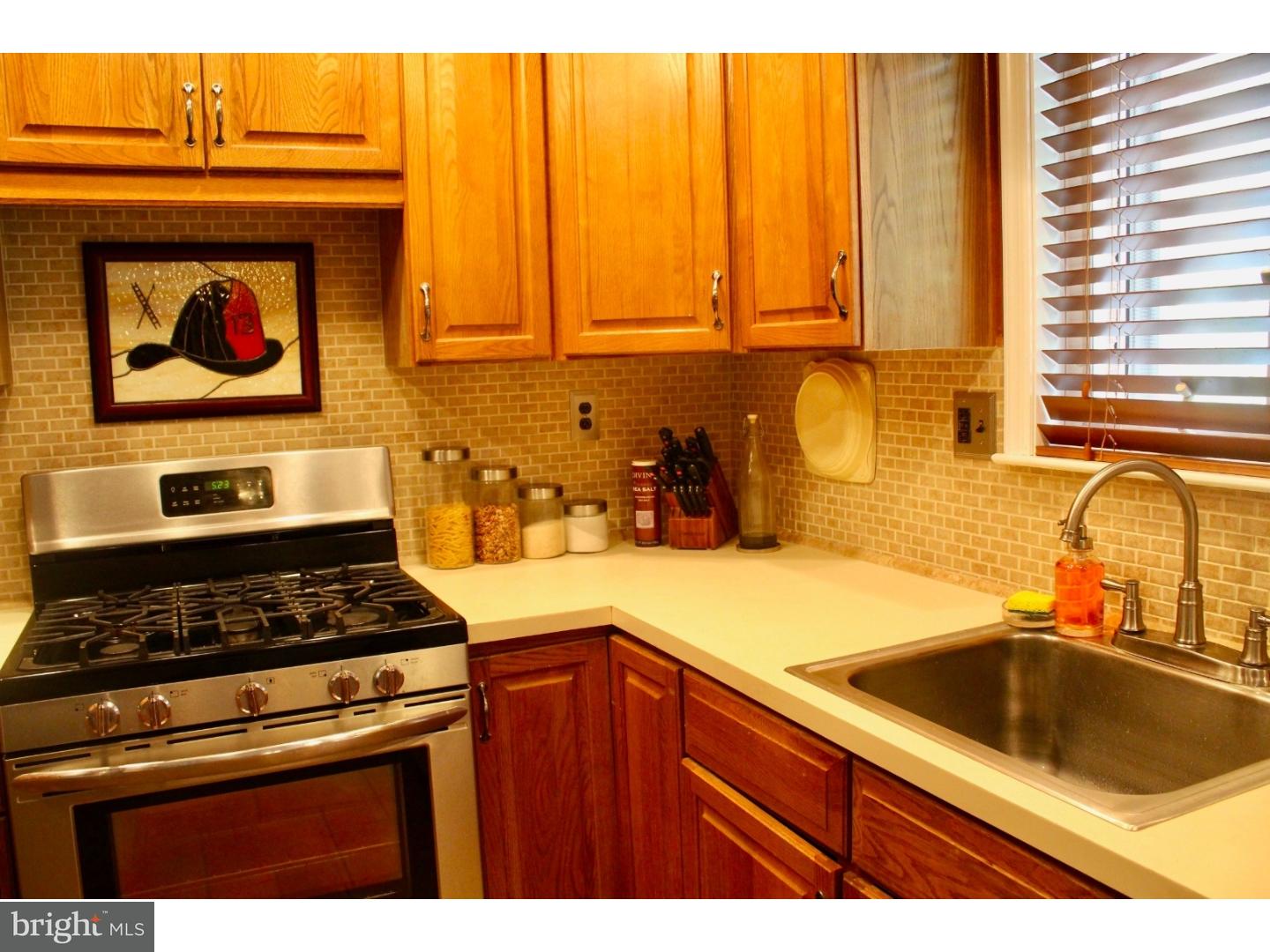 3334 Chesterfield Road Philadelphia, PA 19114 - Photo 2 of 25 Kitchen