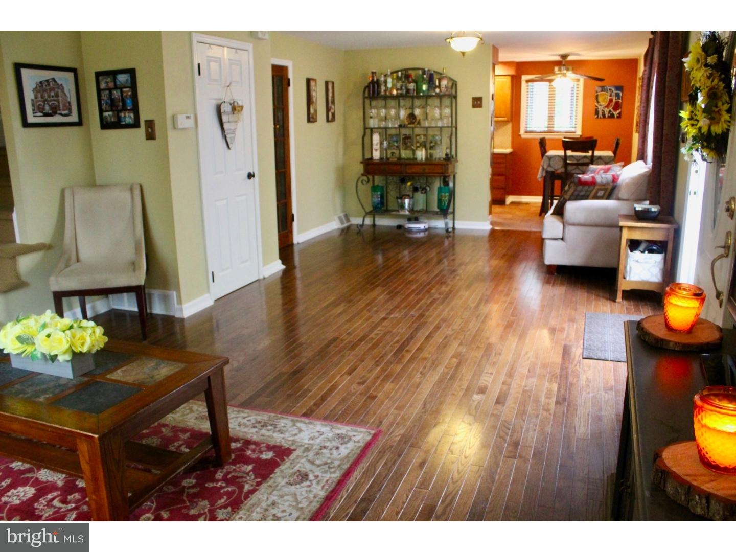 3334 Chesterfield Road Philadelphia, PA 19114 - Photo 6 of 25 Living Room