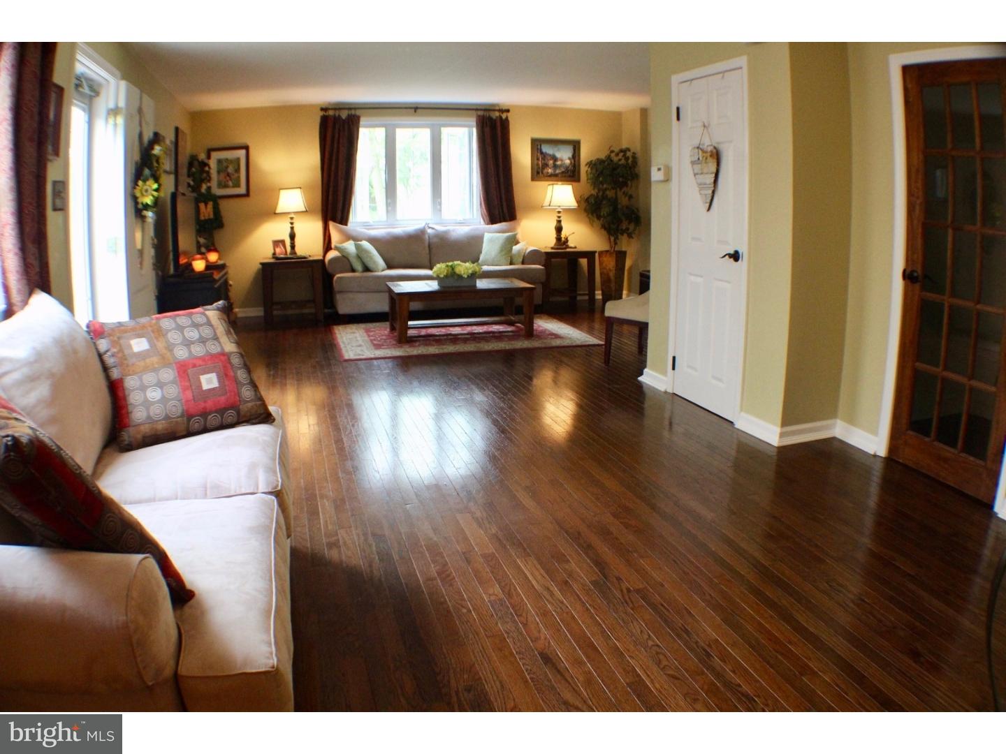 3334 Chesterfield Road Philadelphia, PA 19114 - Photo 7 of 25 Living Room