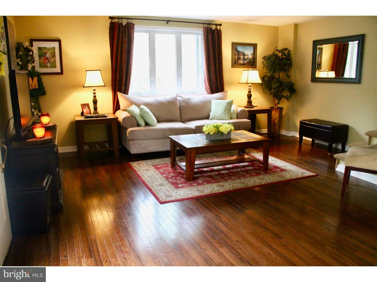 3334 Chesterfield Road Philadelphia, PA 19114 - Photo 8 of 25 Living Room