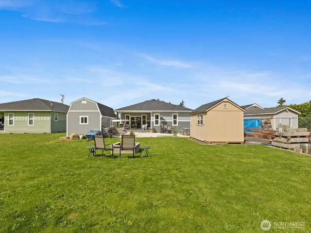 a view of a large yard with lots of bushes