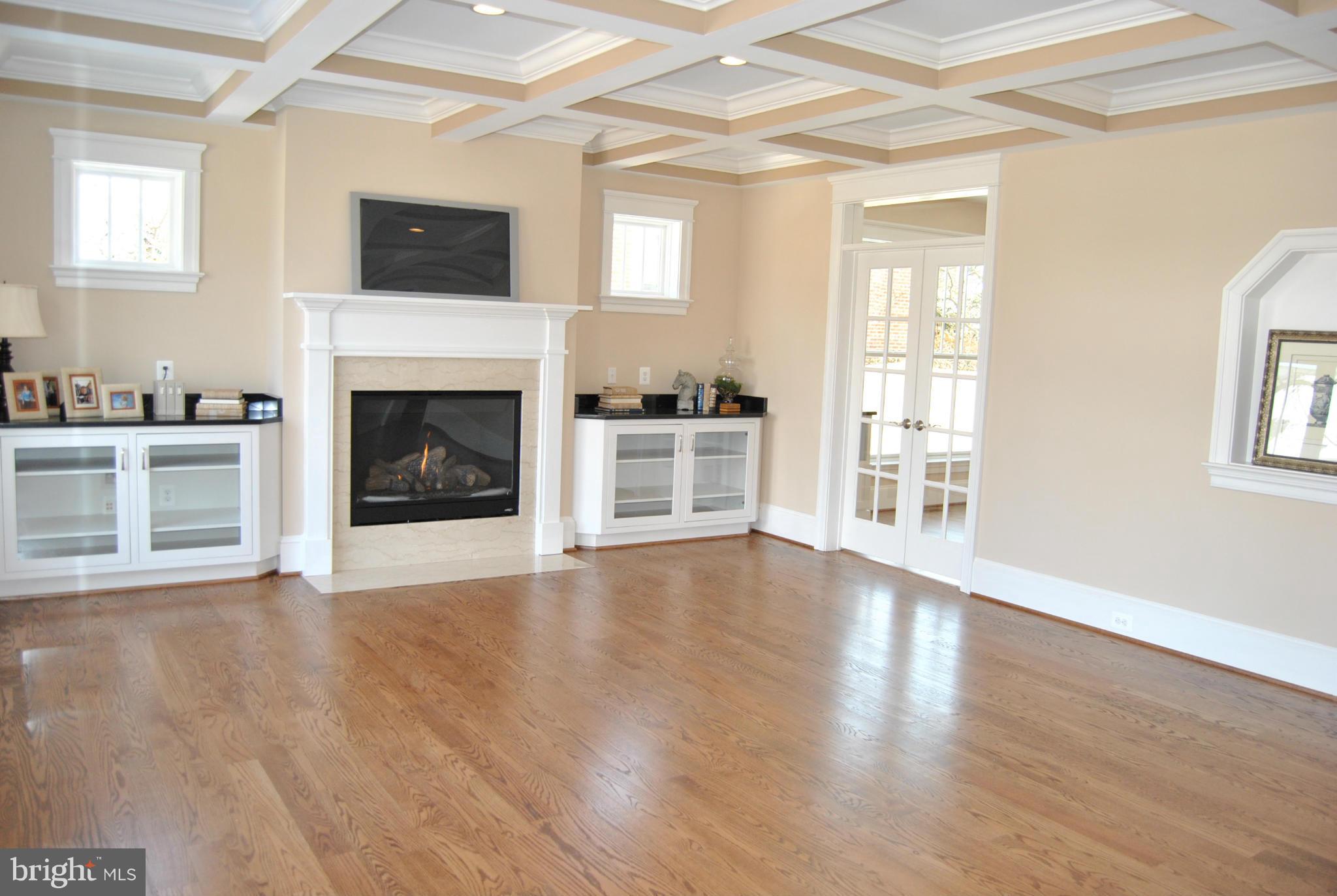 6587 Little Falls Road Arlington, VA 22213 - Photo 7 of 30 Interior (General)