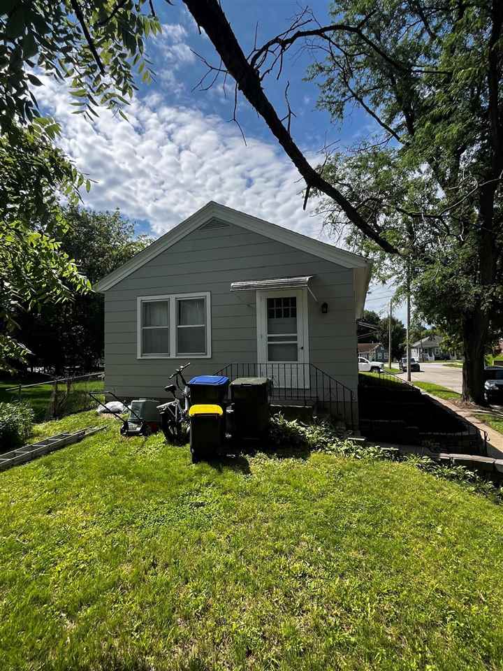 1002 Rochester Avenue Iowa City, IA 52245 - Photo 4 of 16 Gallery Image 4
