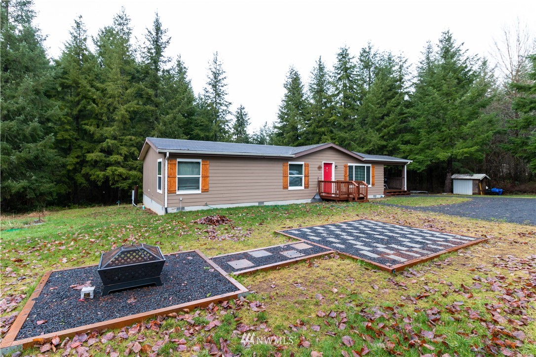 176 Nelson Road Winlock, WA 98596 - Photo 14 of 16 a backyard of a house with table and chairs