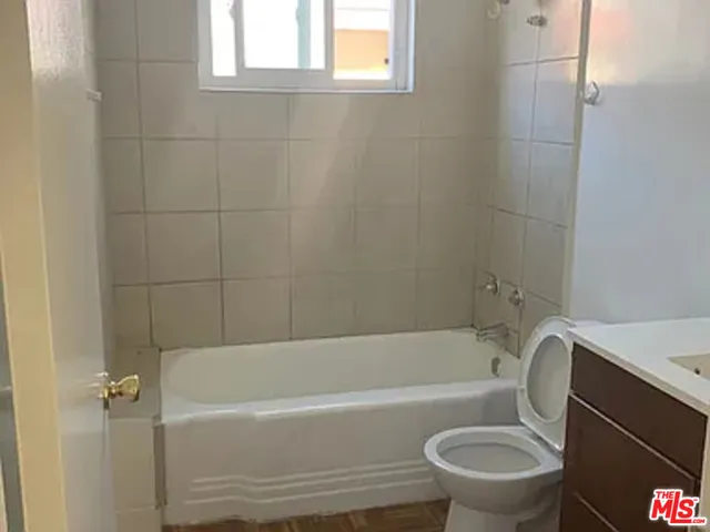 $2,050 | 832 South Gramercy Place, Unit 9, Los Angeles, CA 90005