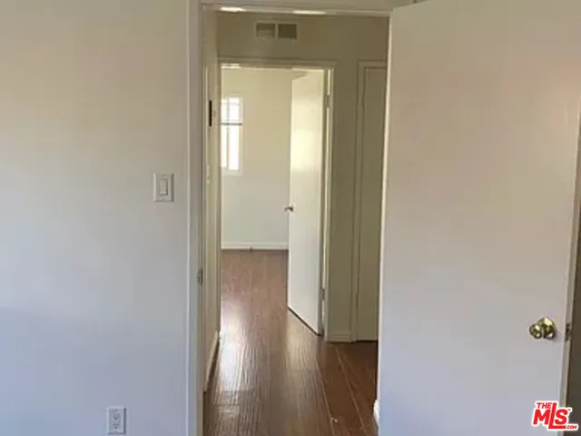 $2,050 | 832 South Gramercy Place, Unit 9, Los Angeles, CA 90005