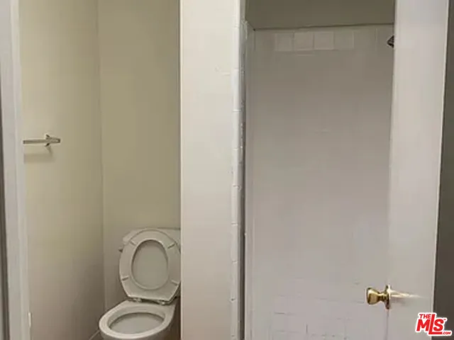 $2,050 | 832 South Gramercy Place, Unit 9, Los Angeles, CA 90005