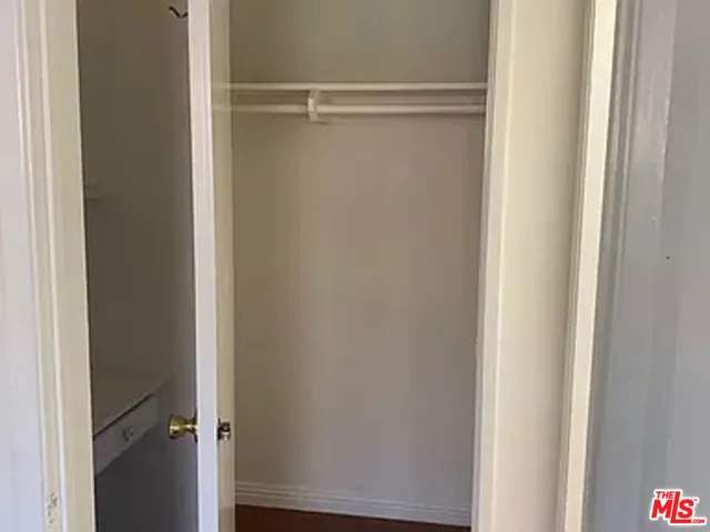 $2,050 | 832 South Gramercy Place, Unit 9, Los Angeles, CA 90005