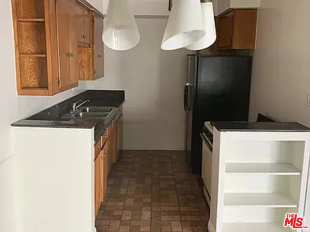 $2,050 | 832 South Gramercy Place, Unit 9, Los Angeles, CA 90005