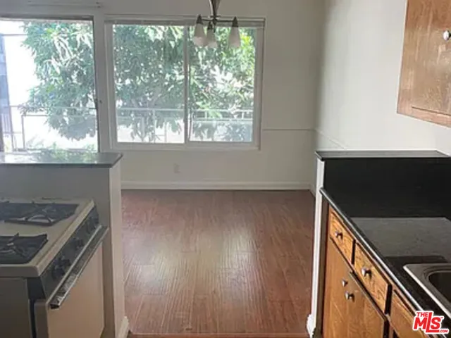 $2,050 | 832 South Gramercy Place, Unit 9, Los Angeles, CA 90005