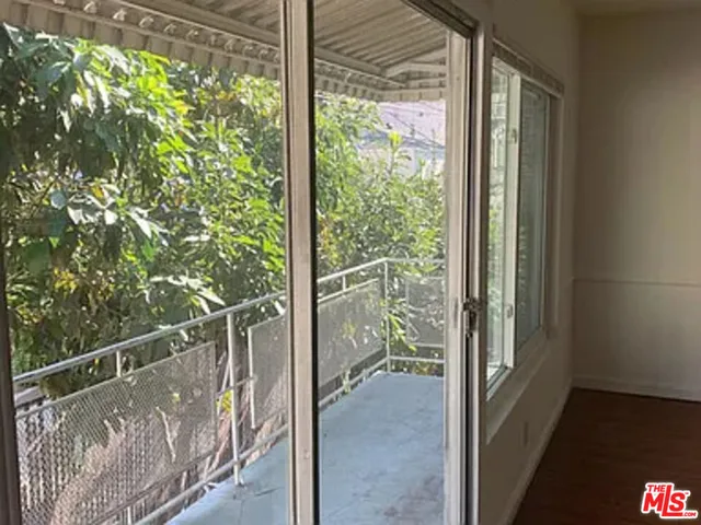 $2,050 | 832 South Gramercy Place, Unit 9, Los Angeles, CA 90005