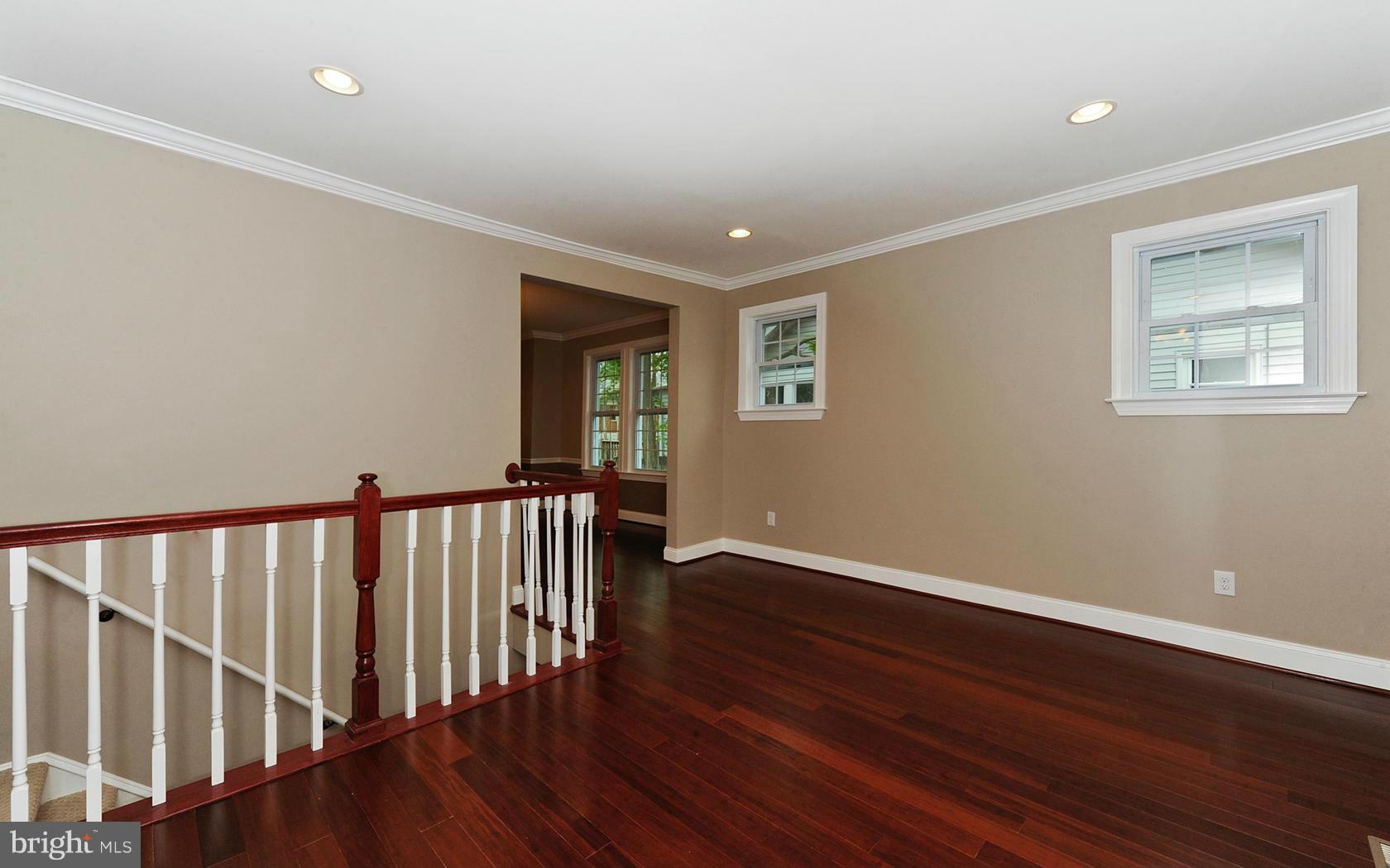 3222 Shelburne Road Baltimore, MD 21208 - Photo 4 of 28 Living Room