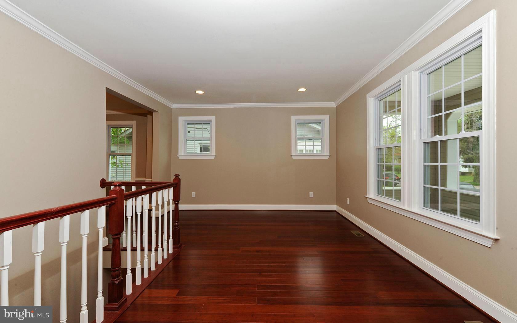 3222 Shelburne Road Baltimore, MD 21208 - Photo 5 of 28 Living Room