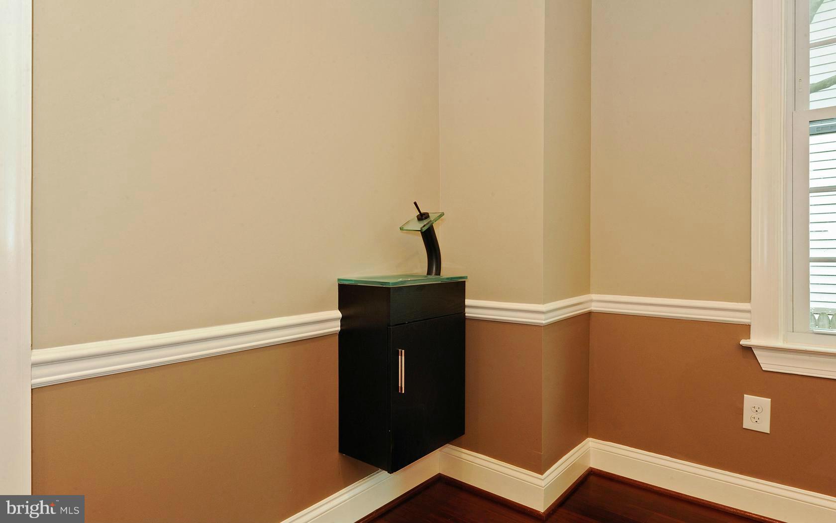 3222 Shelburne Road Baltimore, MD 21208 - Photo 8 of 28 Dining Room with Wash Station