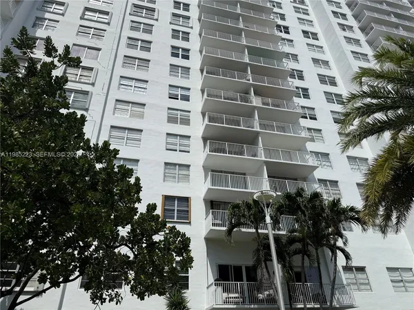 $2,450 | 2801 Northeast 183rd Street, Unit 912W, Aventura, FL 33160