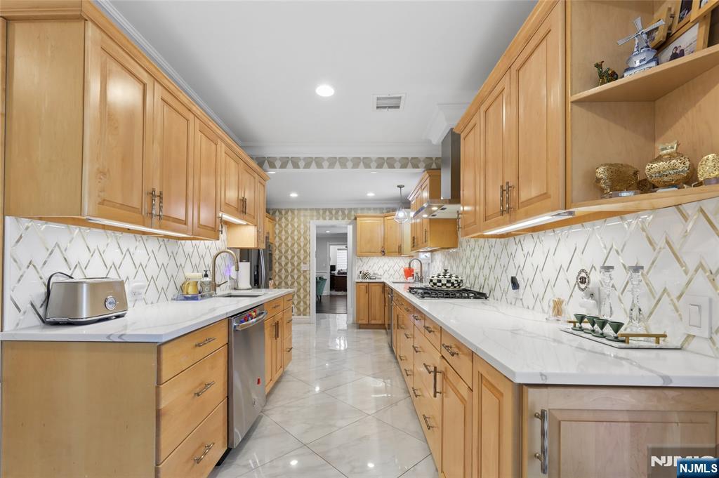 1474 Windsor Road Teaneck, NJ 07666 - Photo 13 of 41