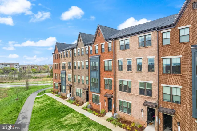 a view of an apartment with a backyard