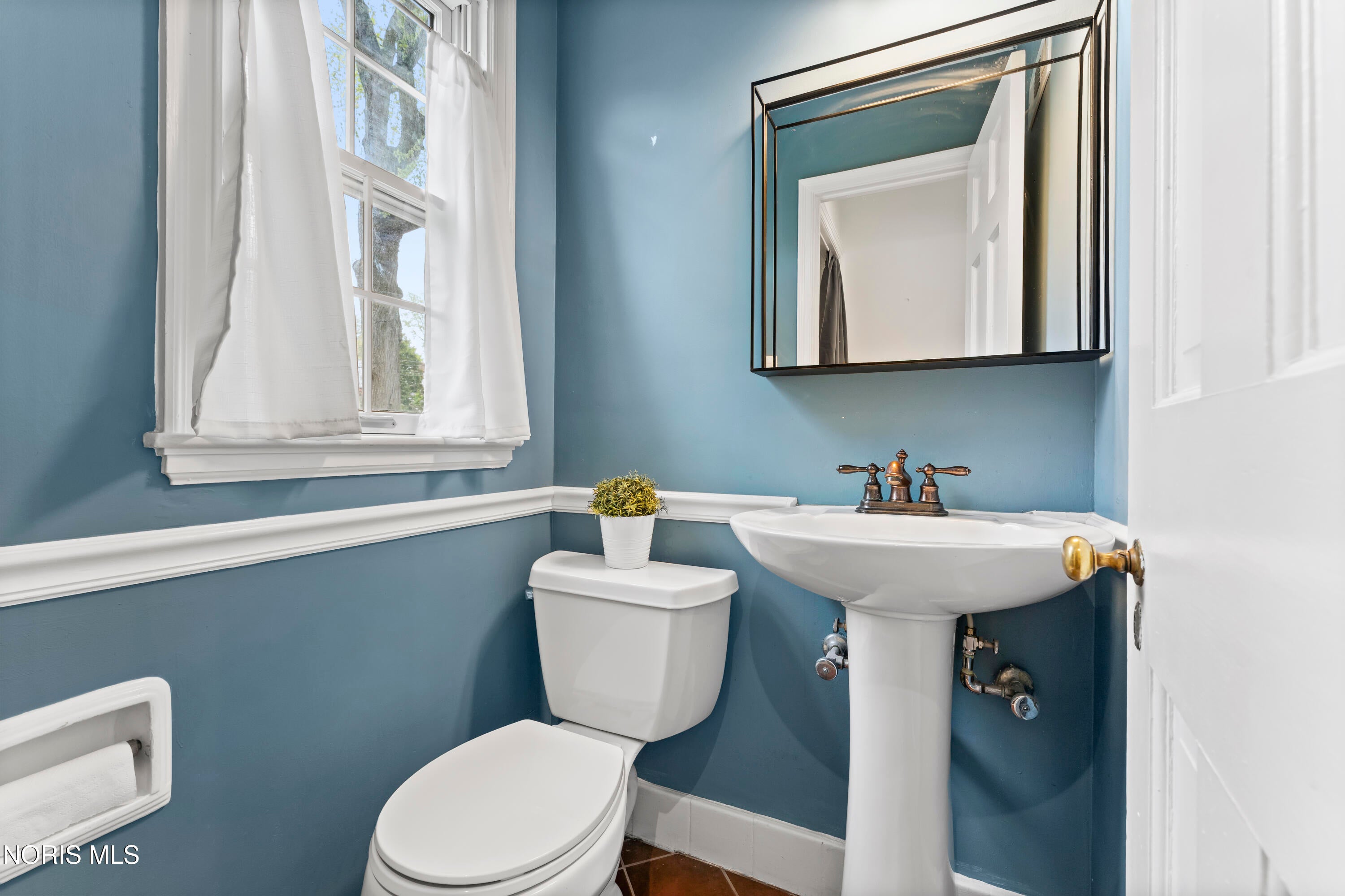 2650 Secor Road Toledo, OH 43606 - Photo 12 of 45 17-bathroom