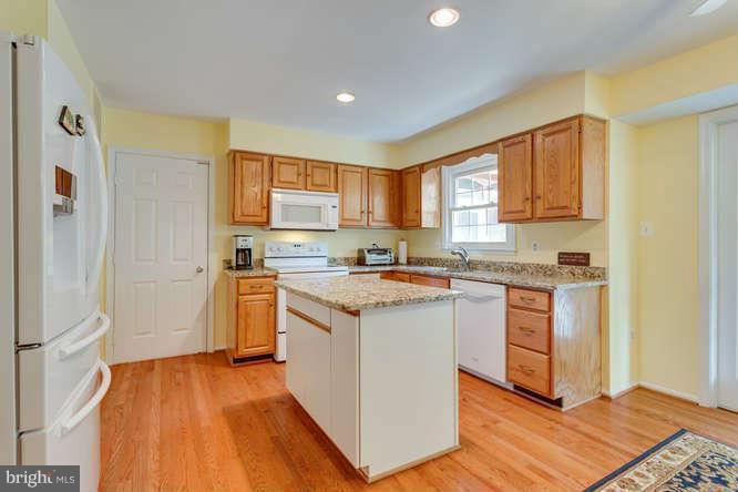 220 Environs Road Sterling, VA 20165 - Photo 8 of 30 Kitchen