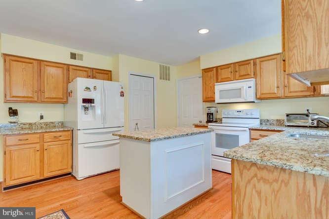 220 Environs Road Sterling, VA 20165 - Photo 9 of 30 Kitchen
