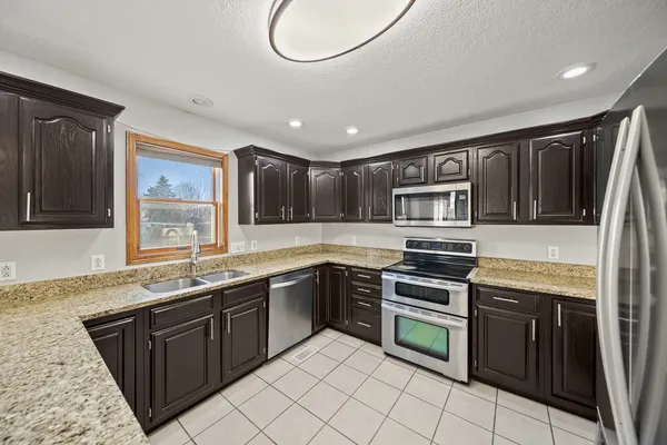 $480,000 | 4700 Heatherstone Road, Bettendorf, IA 52722