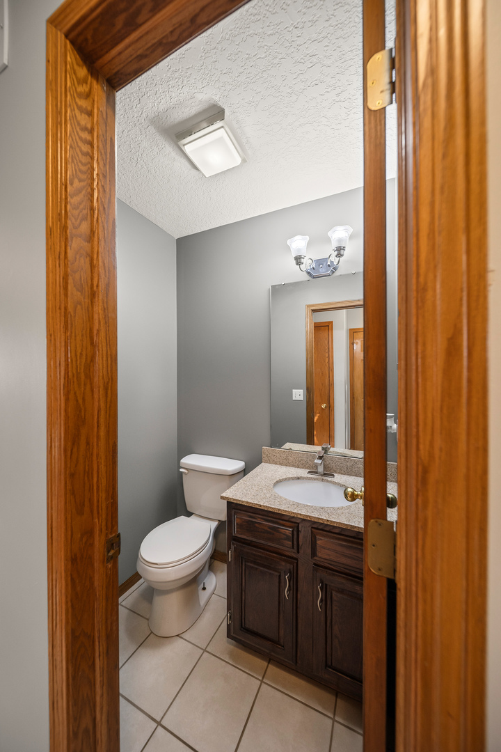 4700 Heatherstone Road Bettendorf, IA 52722 - Photo 17 of 35