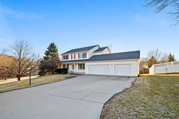 $480,000 | 4700 Heatherstone Road, Bettendorf, IA 52722